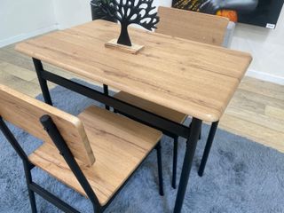 Conjunto de mesa con 2 sillas