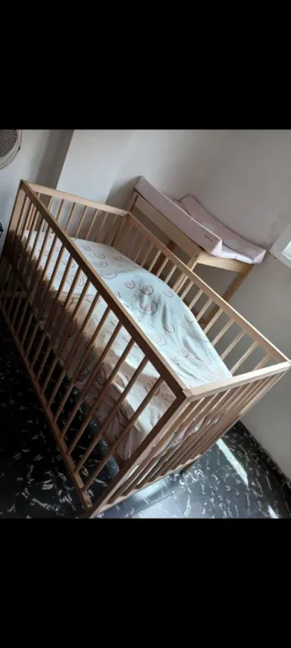 Cuna y cambiador IKEA