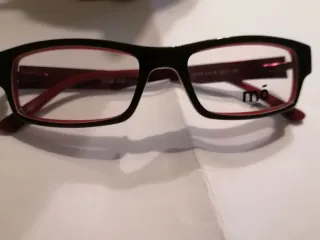 Montura de gafas Mó negra y roja sin estrenar