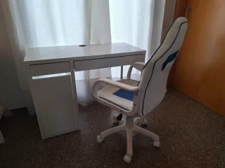 Escritorio IKEA y Silla Gamer