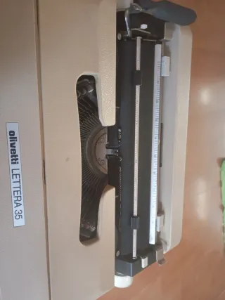 Máquina de escribir Olivetti Lettera 35