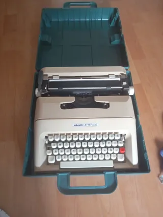 Máquina de escribir Olivetti Lettera 35