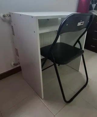 Escritorio Blanco con Silla Negra