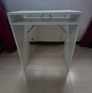 Escritorio Blanco con Silla Negra