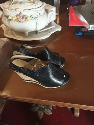 Zapatos de cuña negros