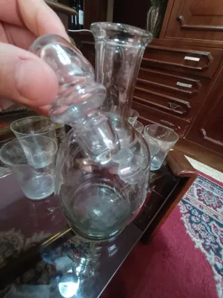 Licorera y 7 vasos diseño floral