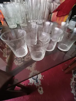 Licorera y 7 vasos diseño floral