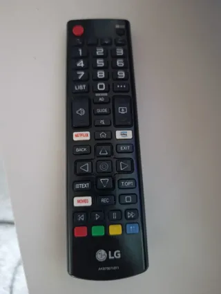 Smart TV LG Negro con pequeño golpe