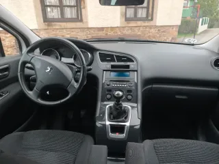 Peugeot 5008 2013