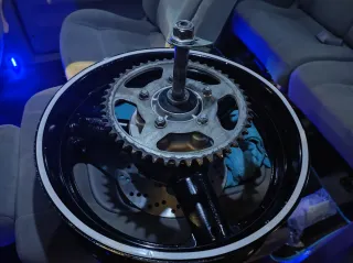 Llanta Suzuki Bandit 650 con plato y piñón