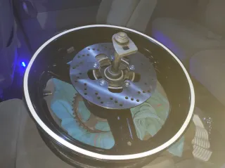 Llanta Suzuki Bandit 650 con plato y piñón