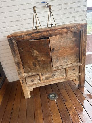 Mueble Antiguo Madera con Candeleros Dorados