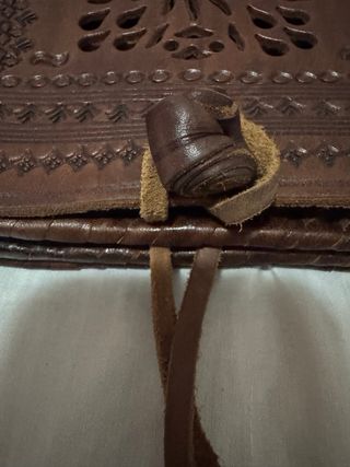 Bolso de cuero artesanal