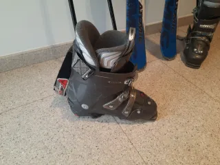 Sci, scarponi e bastoncini da sci