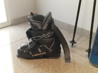 Sci, scarponi e bastoncini da sci