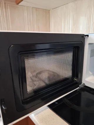 Microondas KYMPO blanco - 6 meses de uso