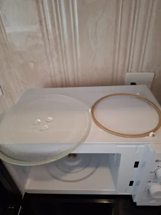 Microondas KYMPO blanco - 6 meses de uso