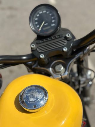 Harley Davidson Sportster 883 Negra/Amarilla