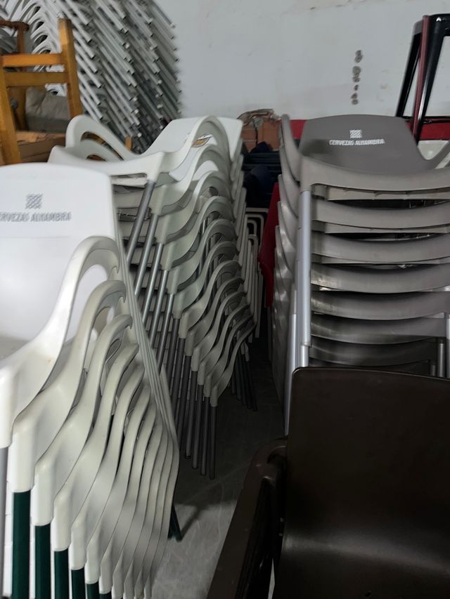 Sillas de plástico apilables blancas 10€/unidad