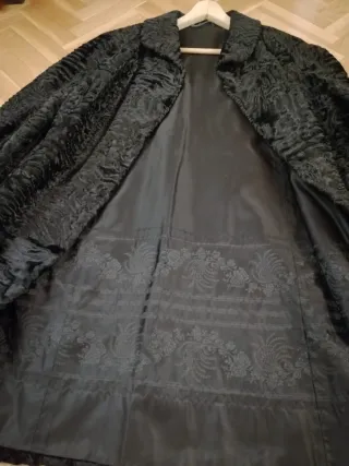 Abrigo de astracán negro