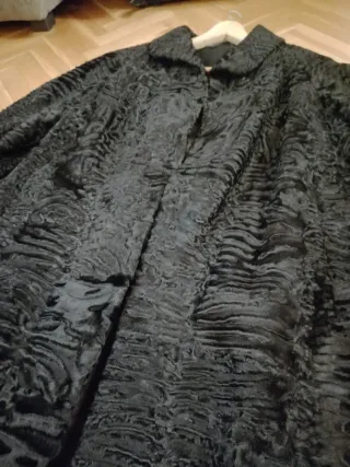 Abrigo de astracán negro