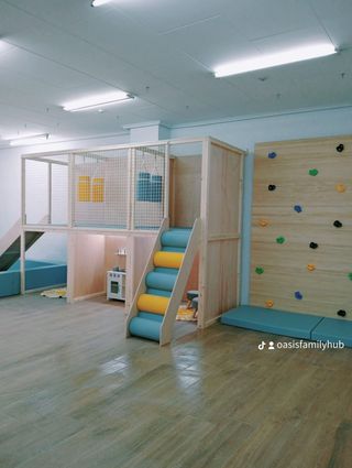Parque infantil de madera interactivo