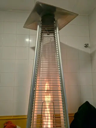 Estufa de gas para bares plateada