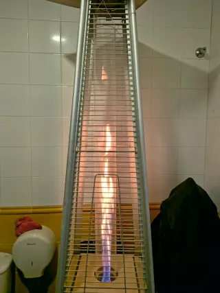 Estufa de gas para bares plateada