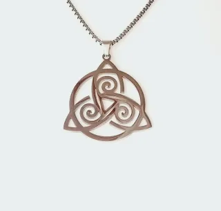 Colgante Trisquel dentro de Triqueta Plata