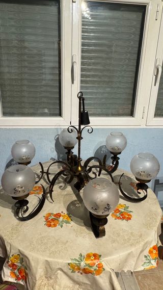 Lámpara araña y lampara de pared