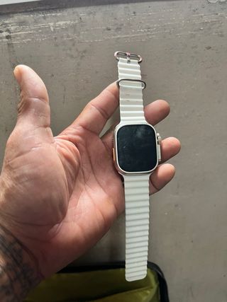 Silla de oficina rosa con base blanca