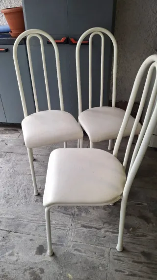Conjunto 3 sillas cocina metal blanco.