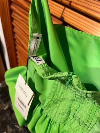 Top Zara verde lima con volumen