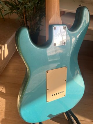 Fender Squier Stratocaster modificada – Fender Méx