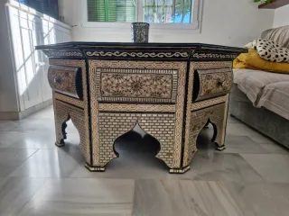 Mesa árabe octogonal con cristal