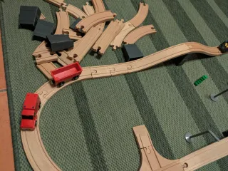 Tren y carretera de madera