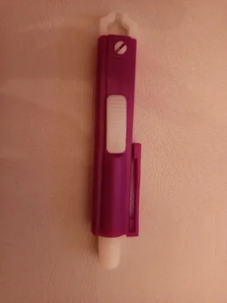 Quitagarrapatas morado para animales pequeños