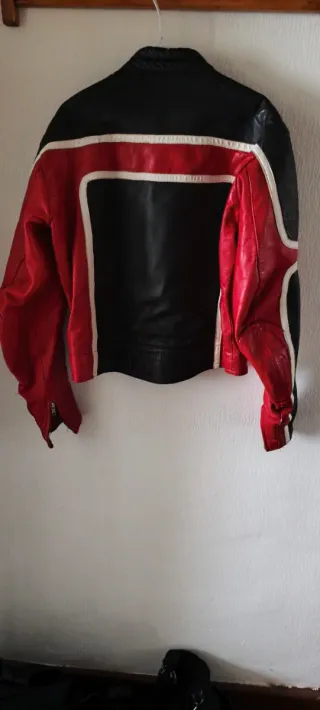 Cazadora piel estilo Motero Negra y Roja