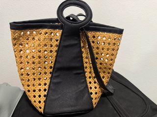 Bolso de mimbre y piel negro