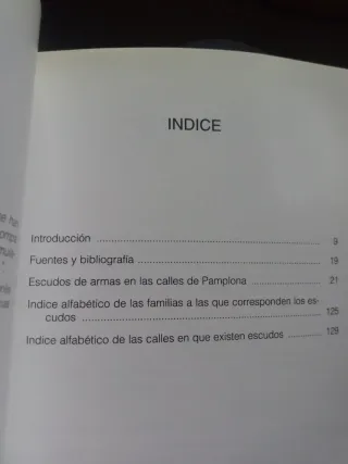 Escudos de armas en las calles de Pamplona