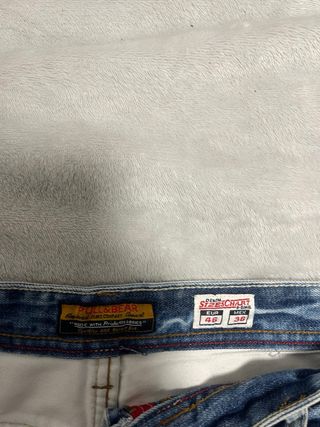 Pantalones cortos vaqueros desgastados