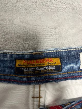 Pantalones cortos vaqueros desgastados