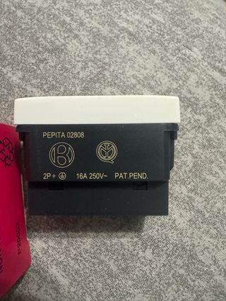 Presa Bivalente 2P+T 16A