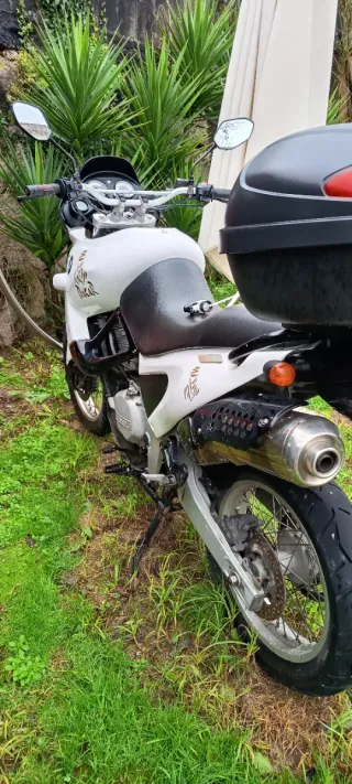 Moto BMW trail 650cc  Adventure Blanca