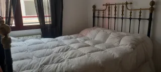 Cama antigua forja negra y dorada