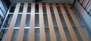 Cama antigua forja negra y dorada