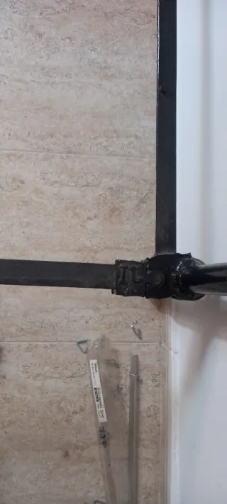 Cama antigua forja negra y dorada