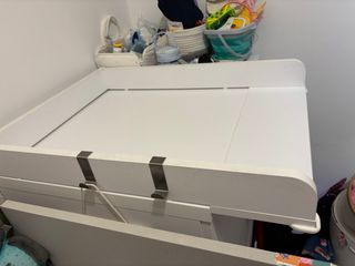 Cambiador de bebé para cómoda