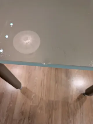 Mesa de cristal y metal