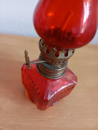 Quinqué de cristal rojo vintage